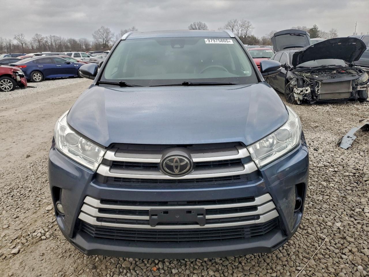 2017 TOYOTA HIGHLANDER SE photo 5