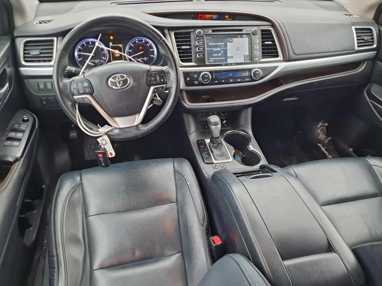 2017 TOYOTA HIGHLANDER SE photo 8