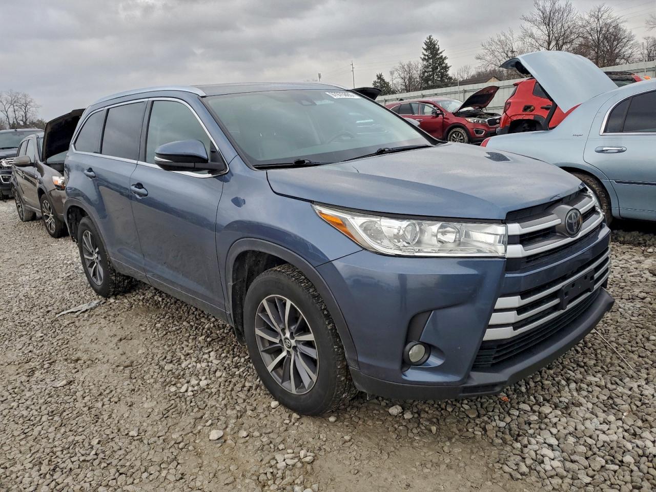 2017 TOYOTA HIGHLANDER SE photo 4