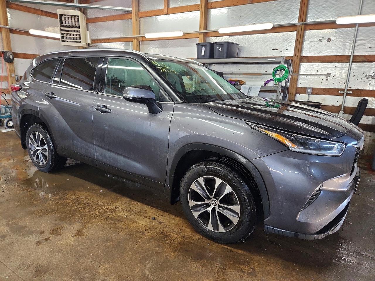 2021 TOYOTA HIGHLANDER XLE photo 4