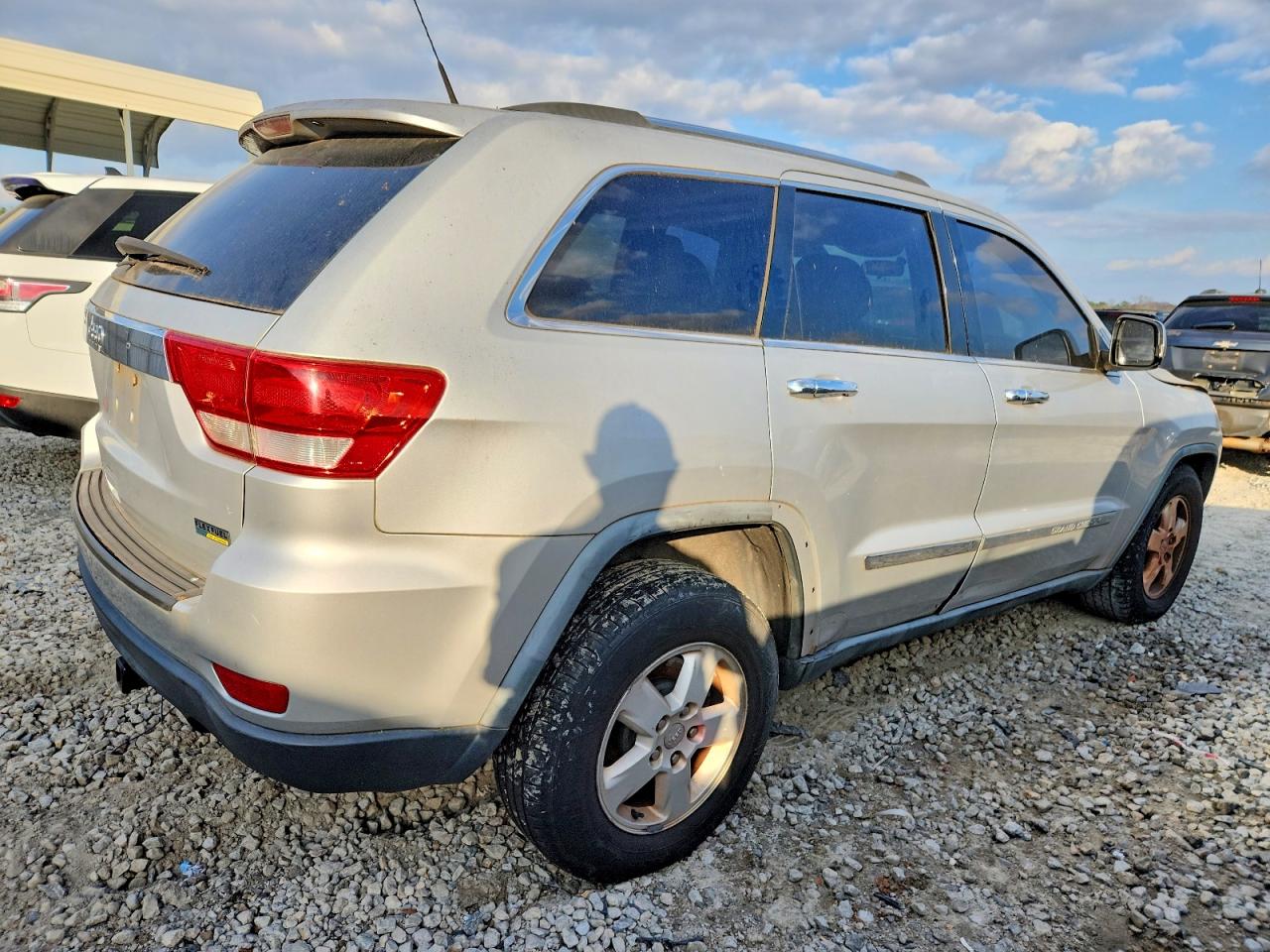 2011 JEEP GRAND CHEROKEE LAREDO photo 3