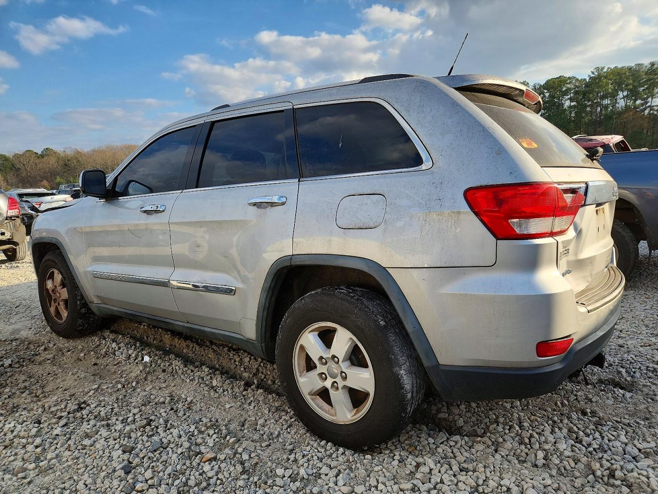 2011 JEEP GRAND CHEROKEE LAREDO photo 2