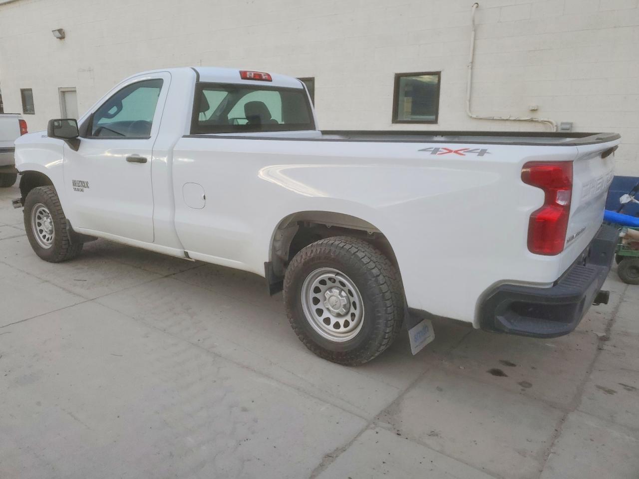 2023 CHEVROLET SILVERADO K1500 photo 2