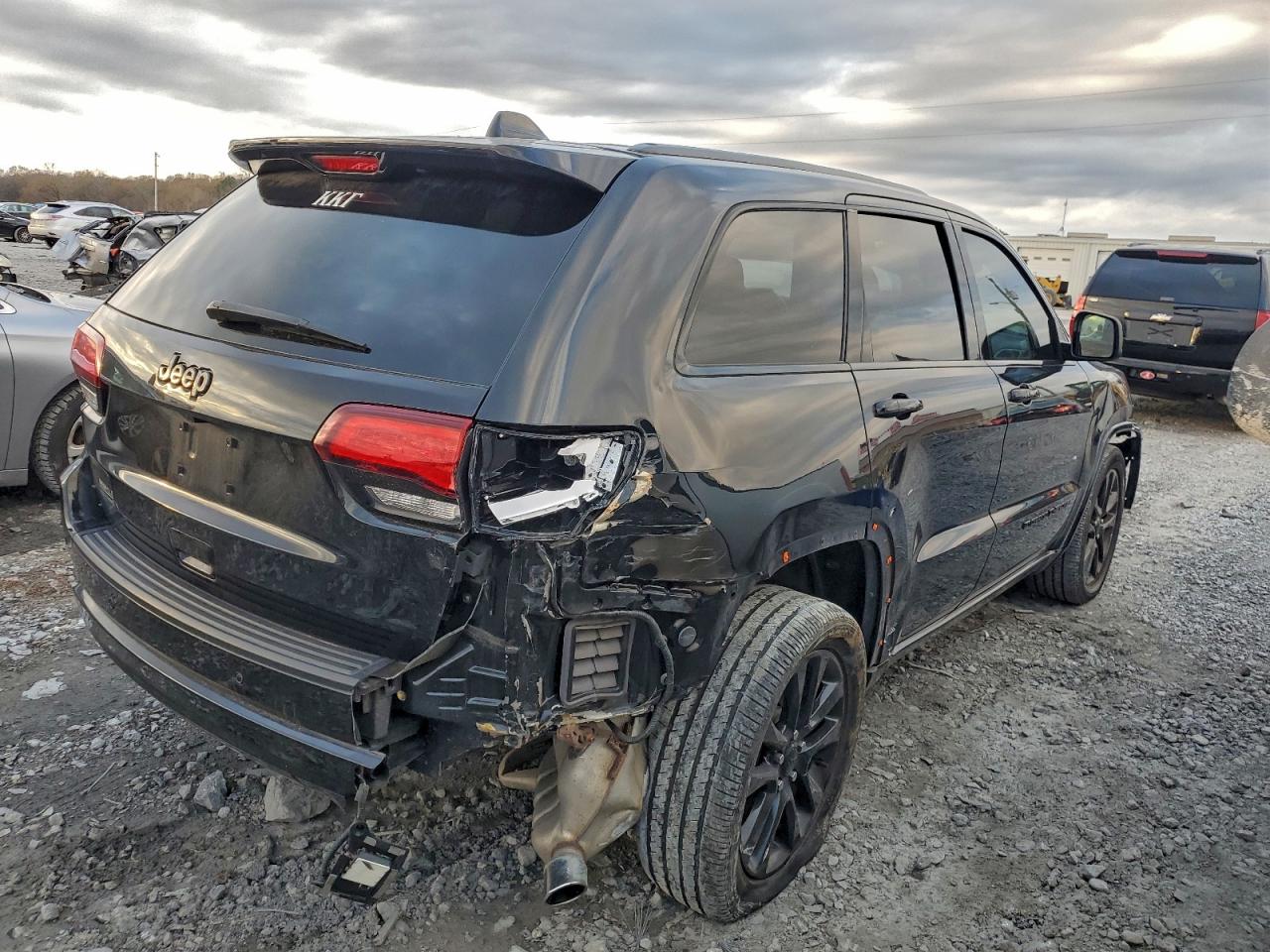 2022 JEEP GRAND CHEROKEE LAREDO E photo 3