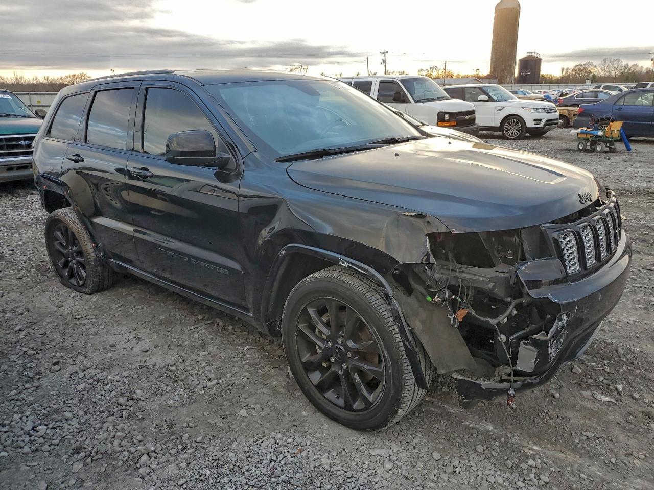 2022 JEEP GRAND CHEROKEE LAREDO E photo 4