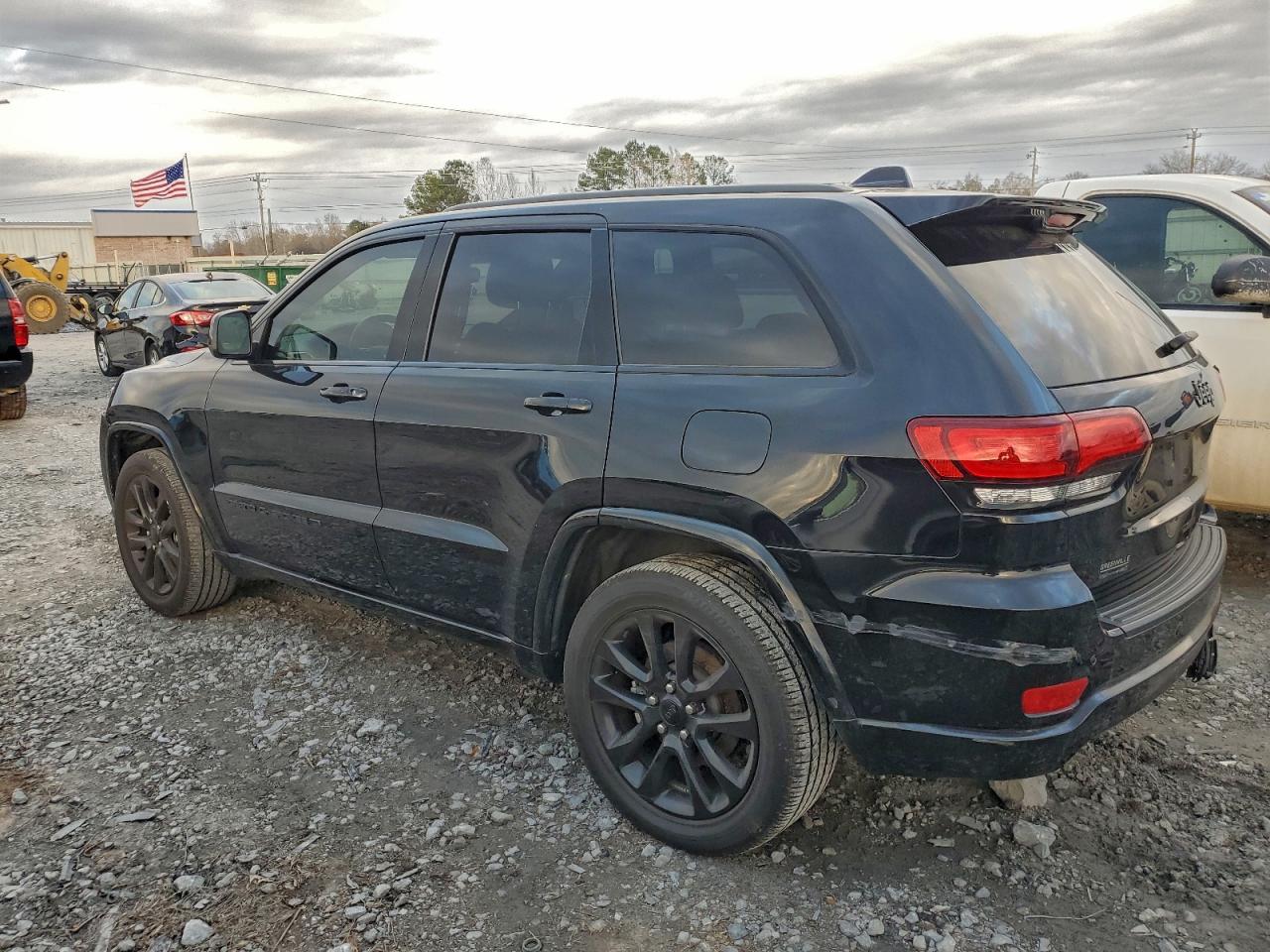 2022 JEEP GRAND CHEROKEE LAREDO E photo 2
