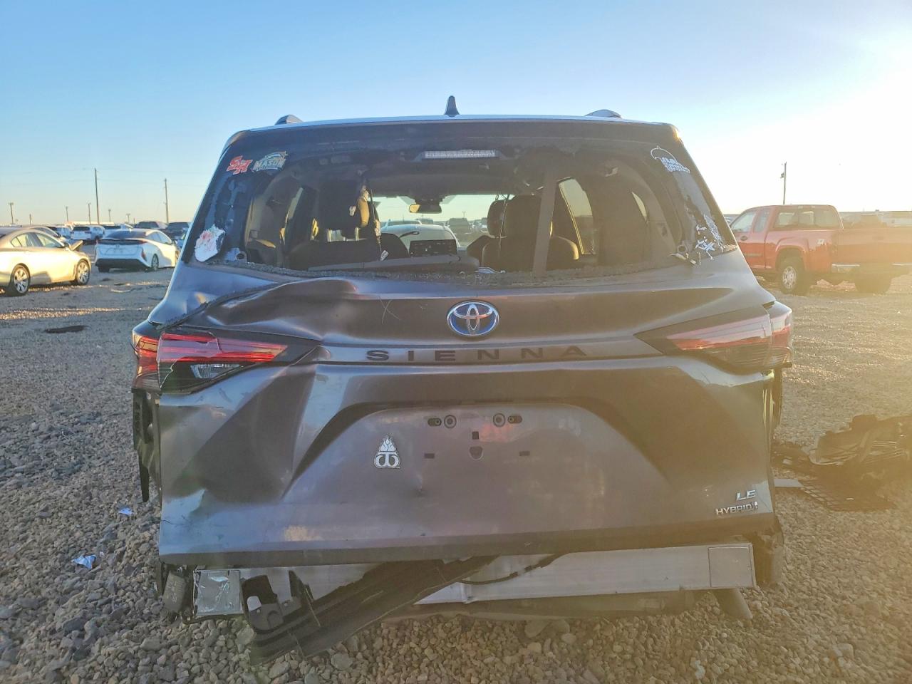 2021 TOYOTA SIENNA LE photo 6