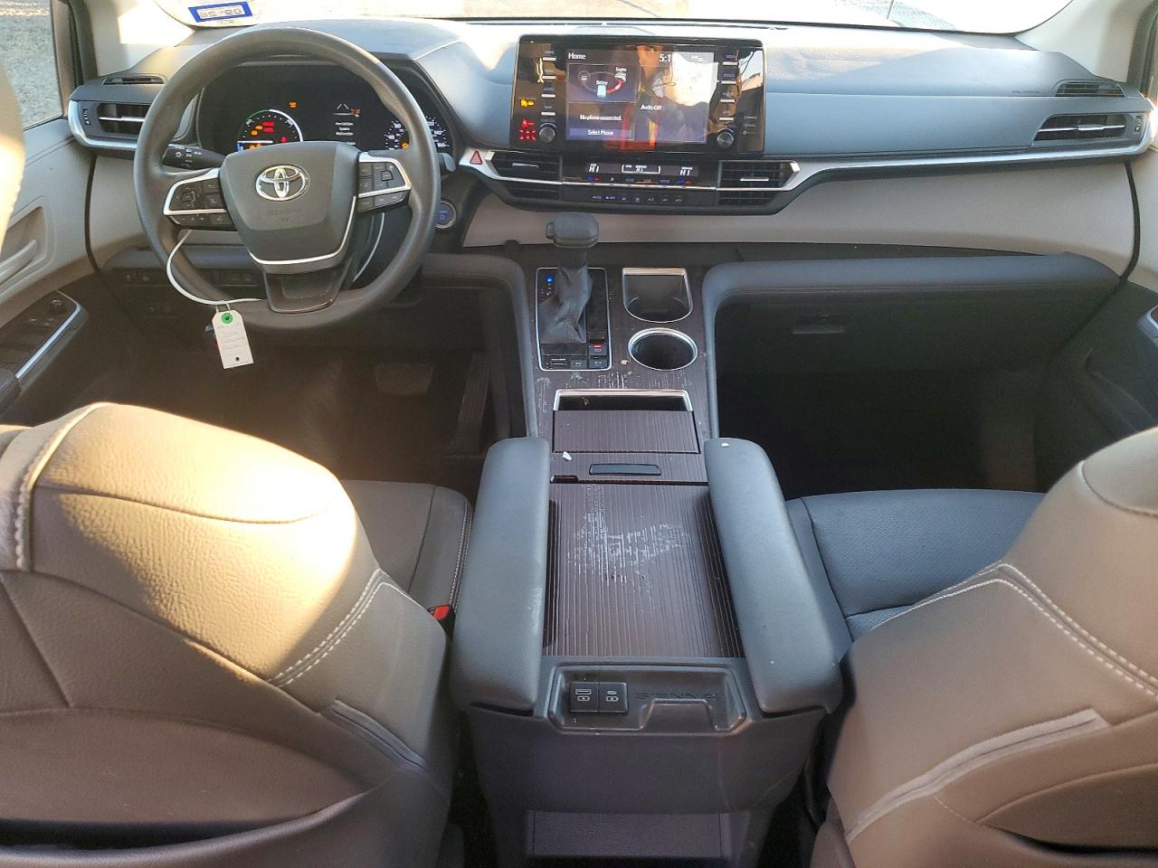 2021 TOYOTA SIENNA LE photo 8