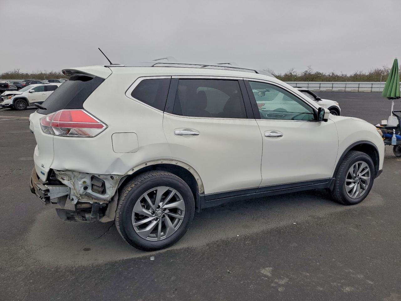 2014 NISSAN ROGUE S photo 5