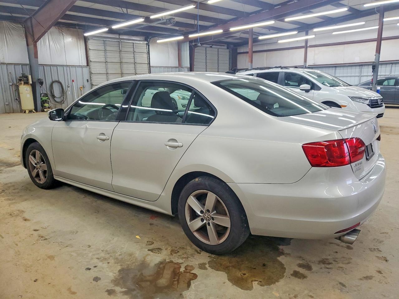 2012 VOLKSWAGEN JETTA TDI photo 2