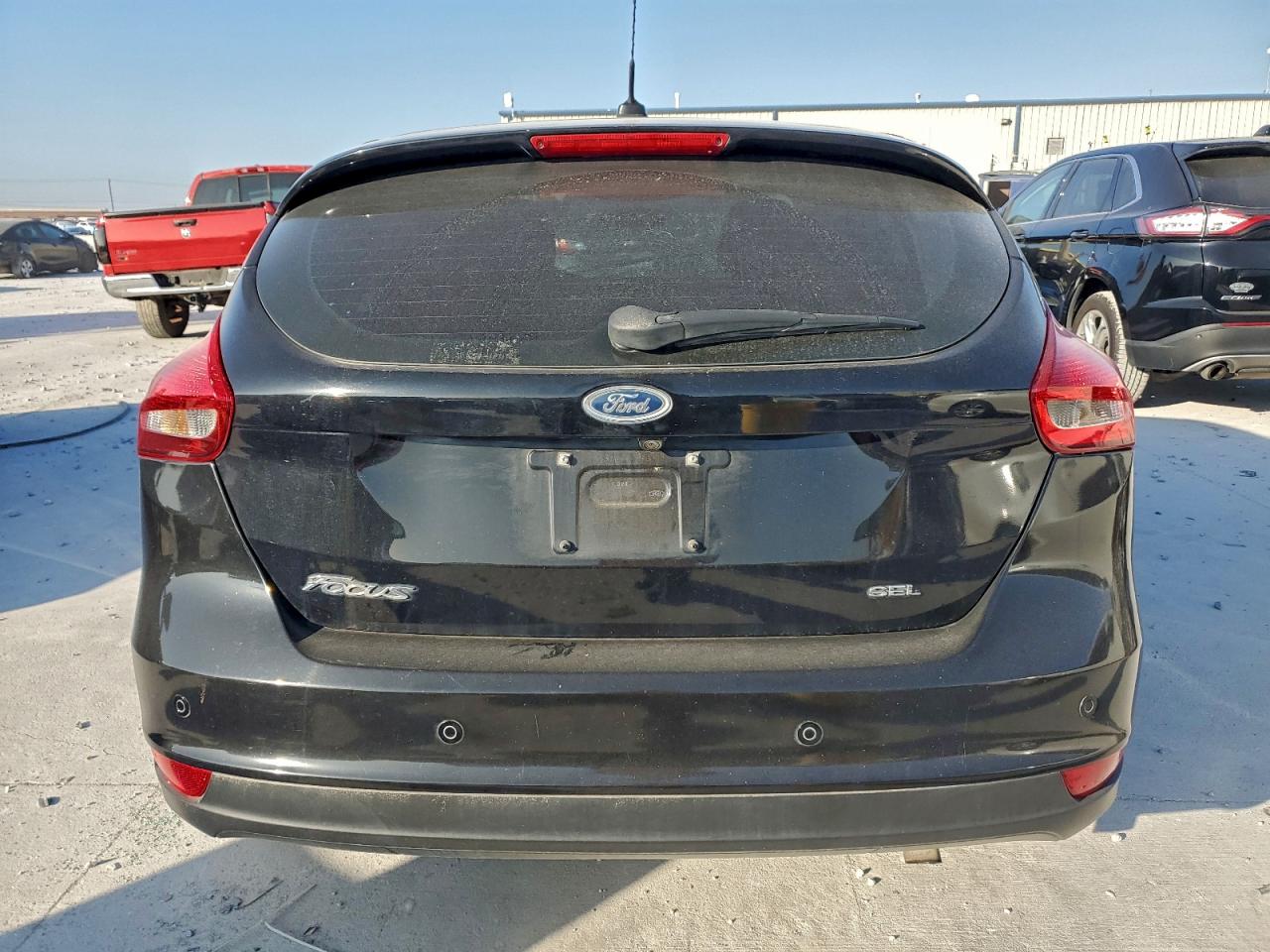 2017 FORD FOCUS SEL photo 6