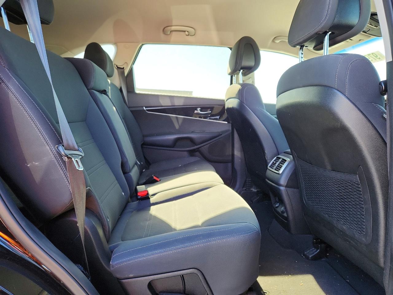 2017 KIA SORENTO LX photo 19
