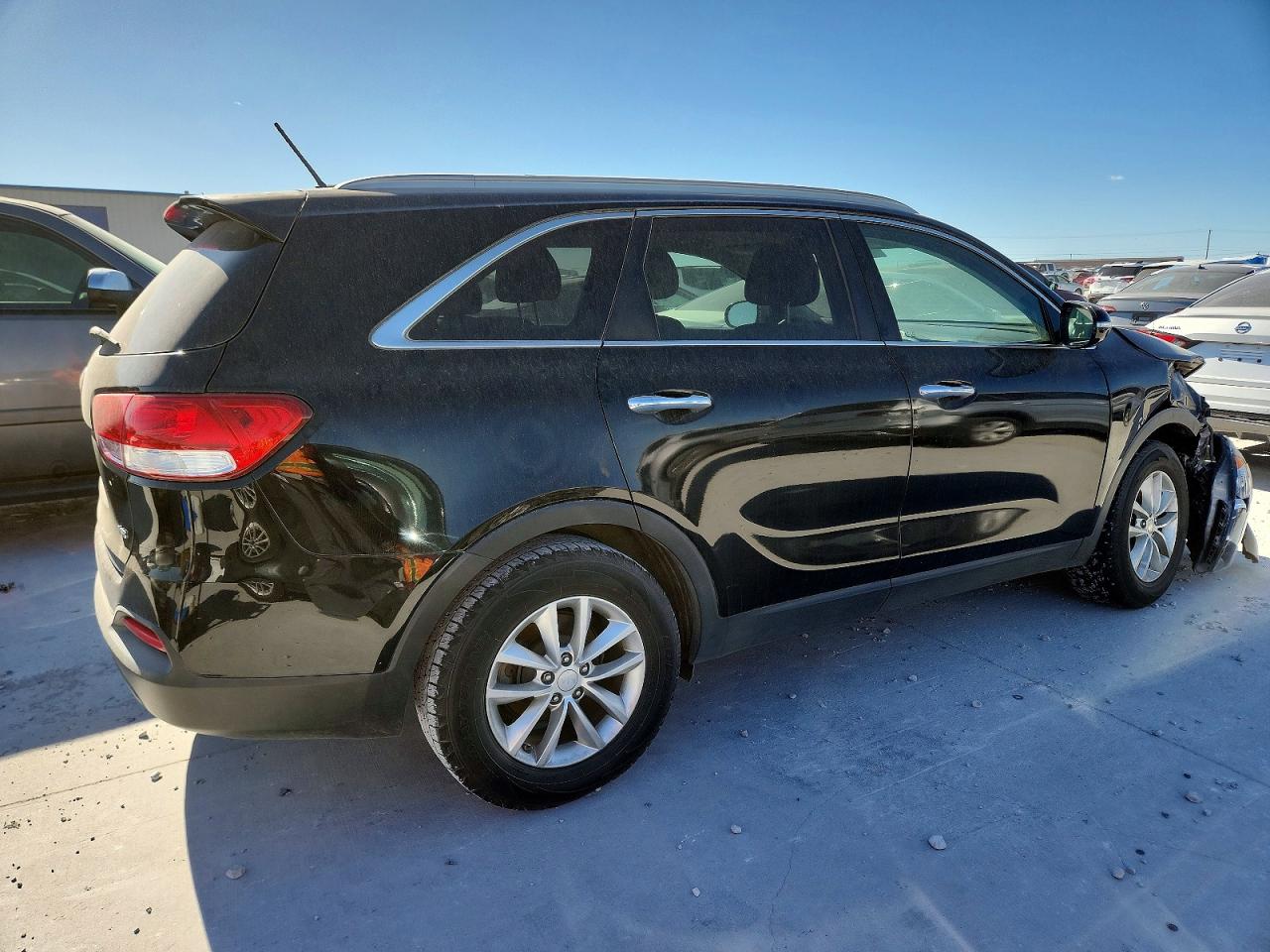 2017 KIA SORENTO LX photo 5