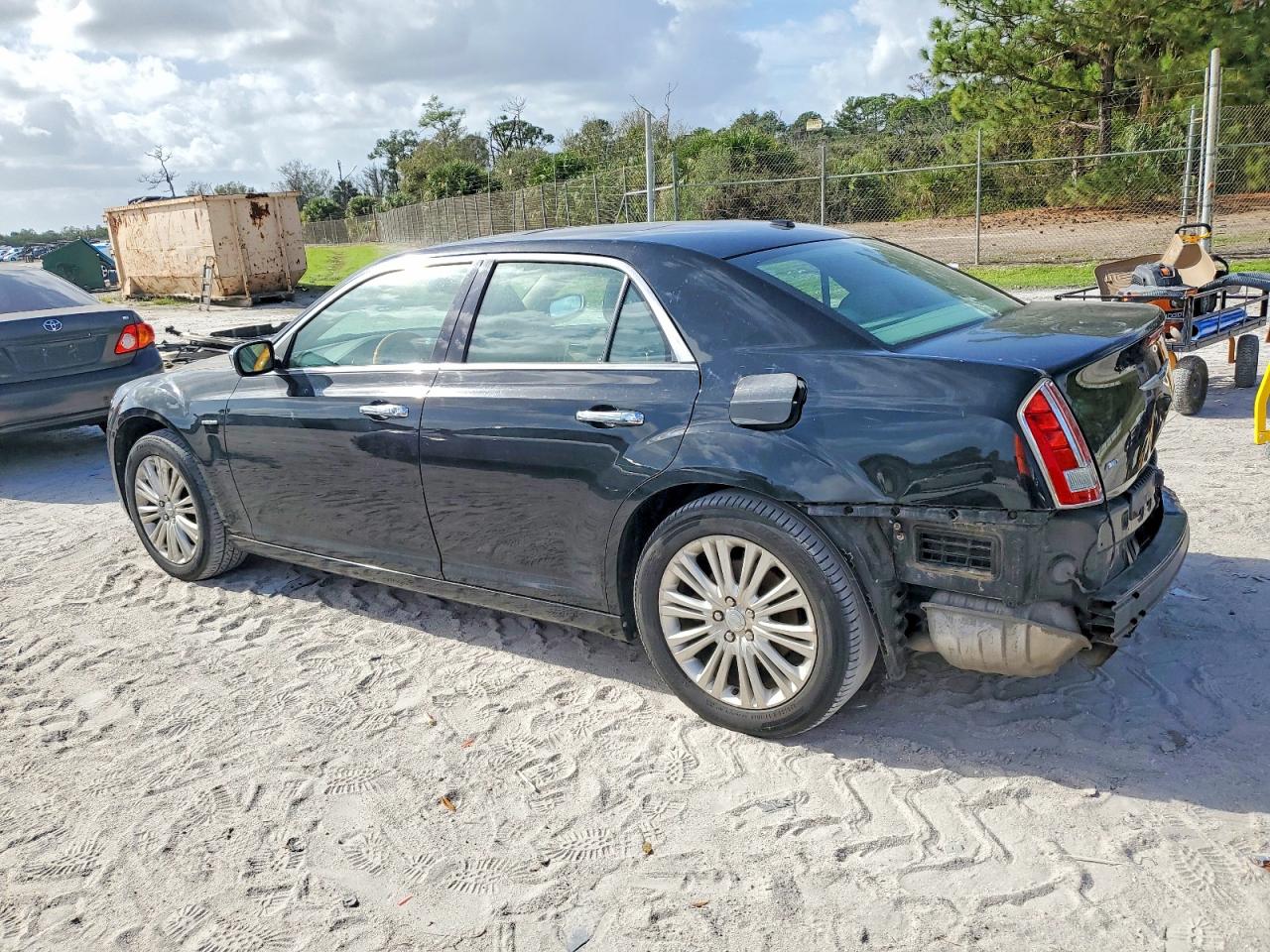 2013 CHRYSLER 300C photo 2