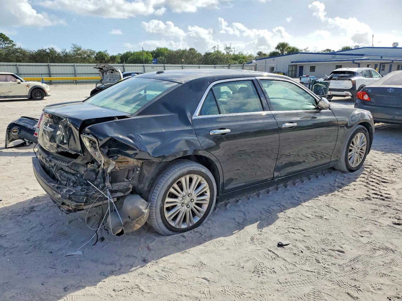 2013 CHRYSLER 300C photo 3