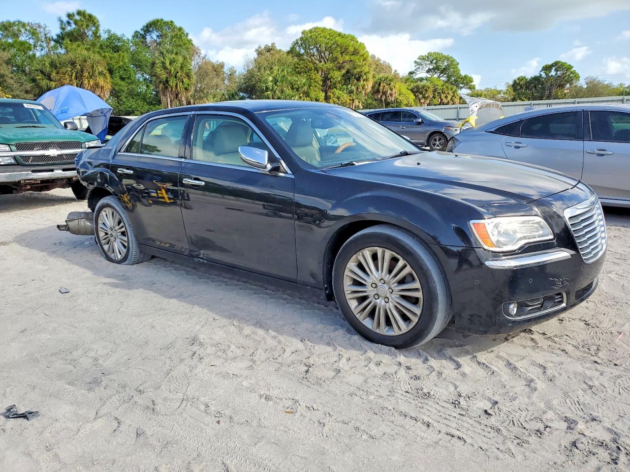 2013 CHRYSLER 300C photo 4