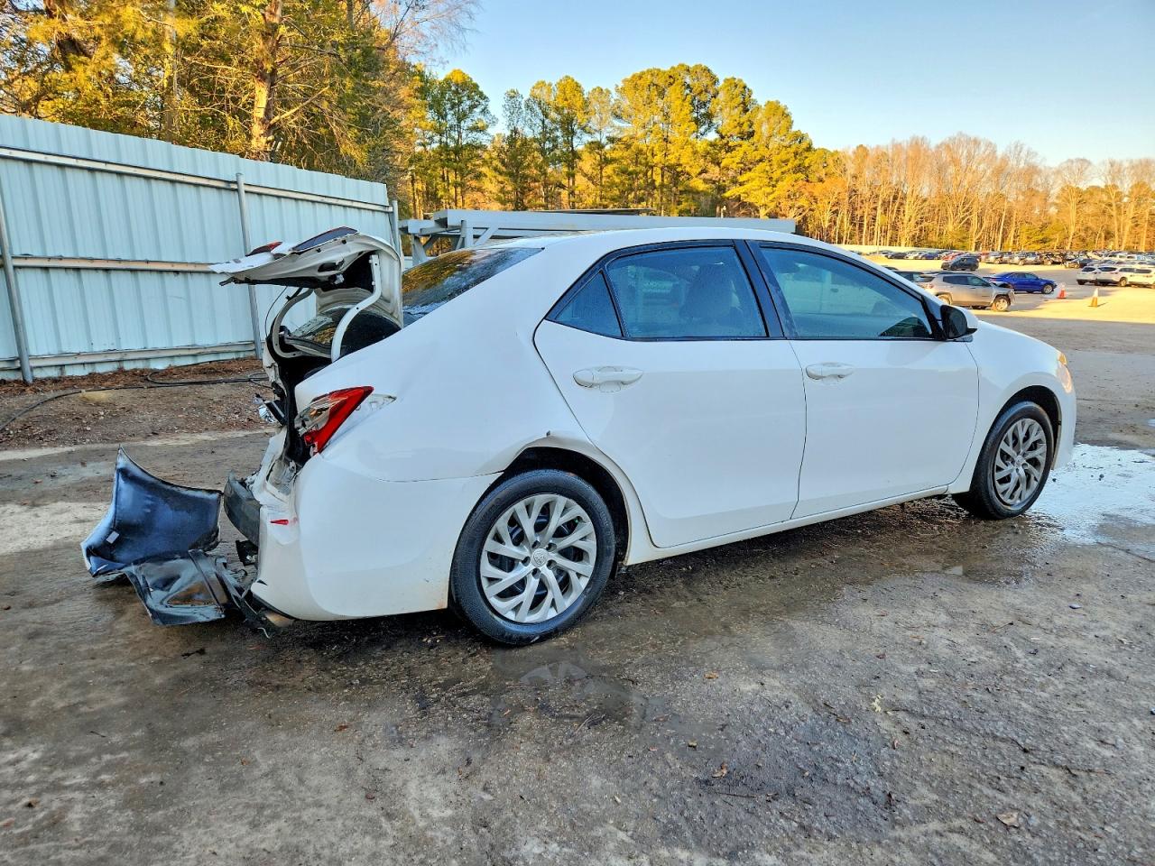 2019 TOYOTA COROLLA L photo 3