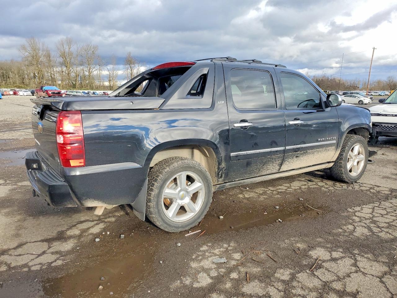 2011 CHEVROLET AVALANCHE LTZ photo 3