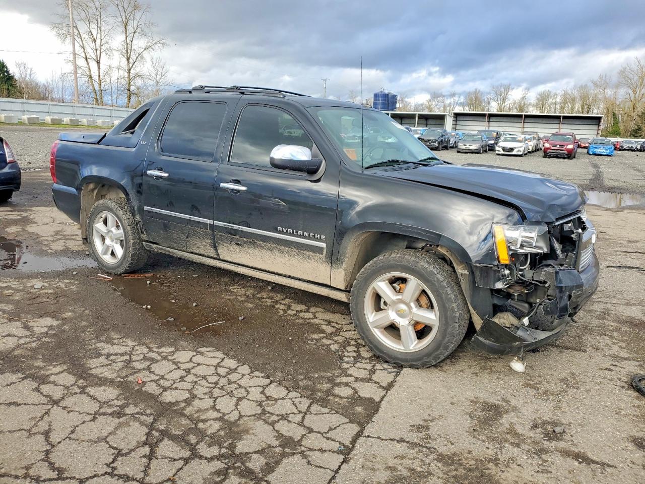 2011 CHEVROLET AVALANCHE LTZ photo 4