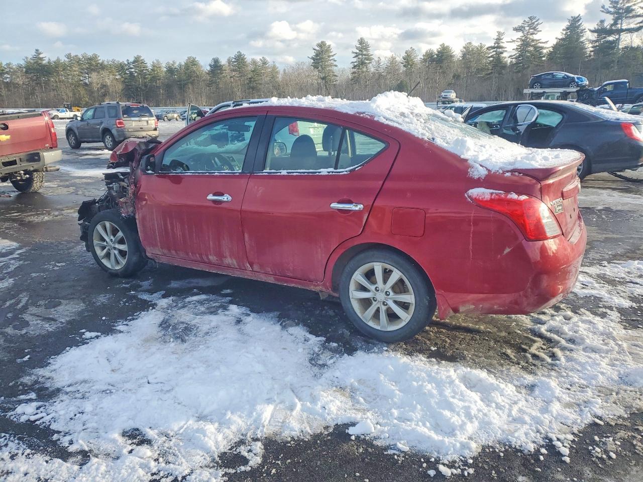 2014 NISSAN VERSA S photo 2