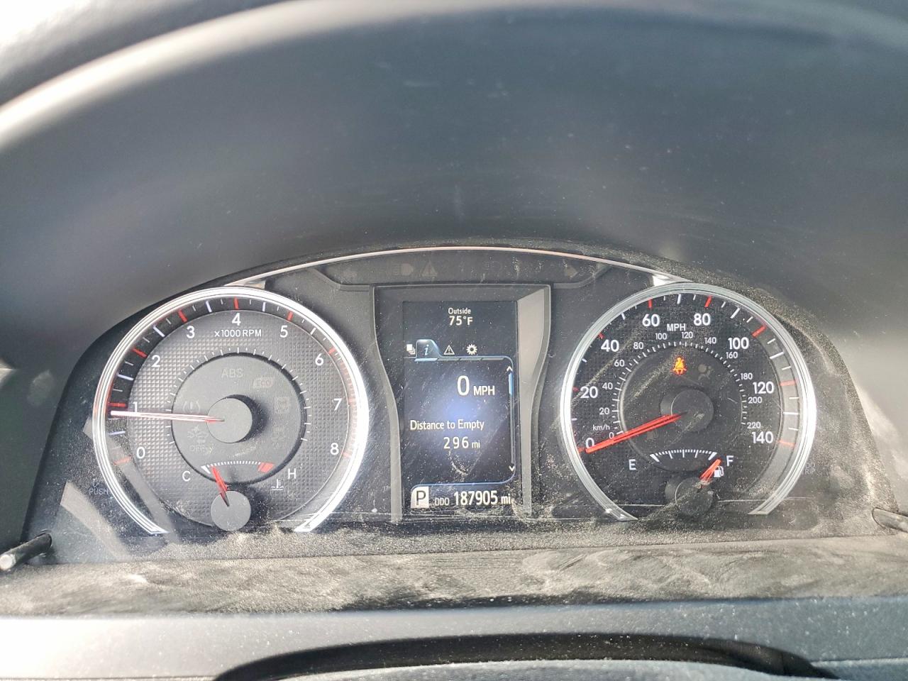 2015 TOYOTA CAMRY LE photo 9