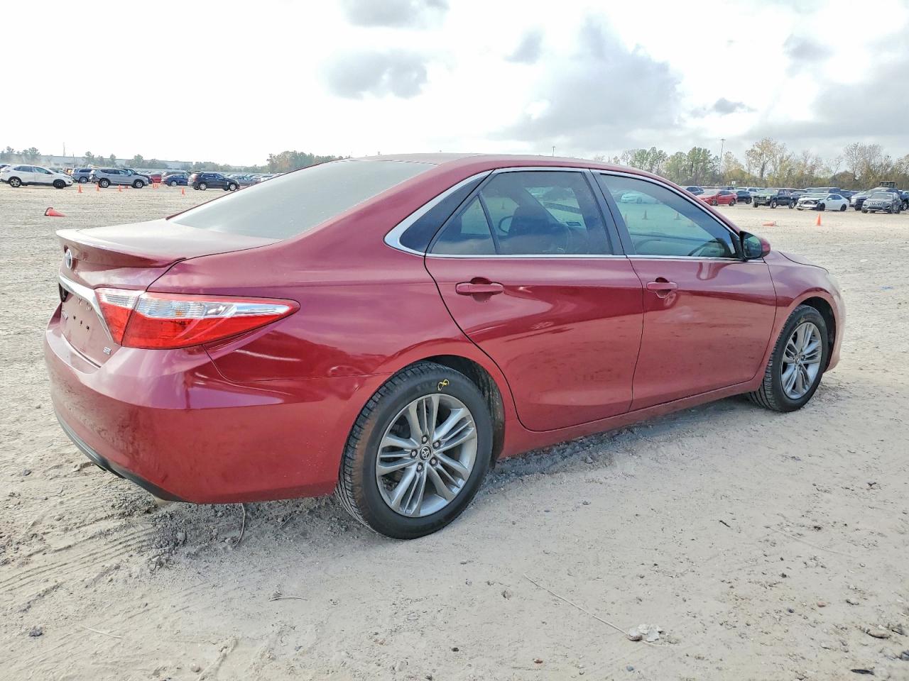 2015 TOYOTA CAMRY LE photo 3