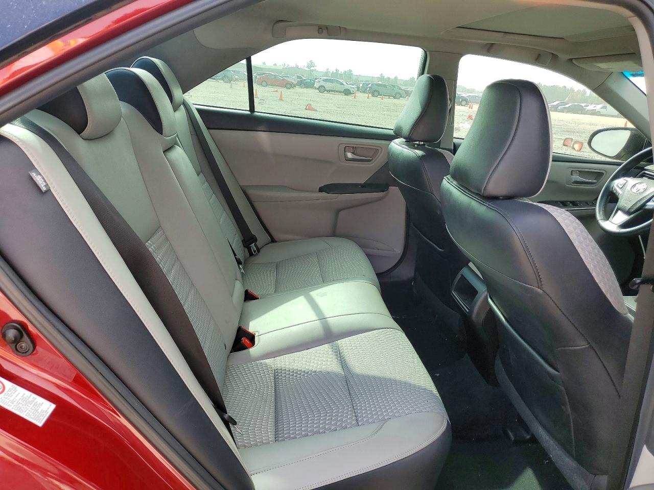 2015 TOYOTA CAMRY LE photo 10