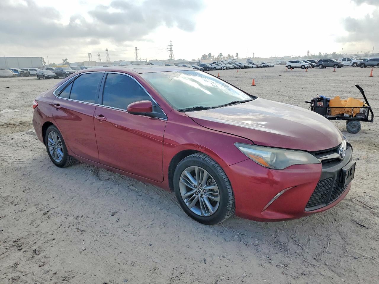 2015 TOYOTA CAMRY LE photo 4