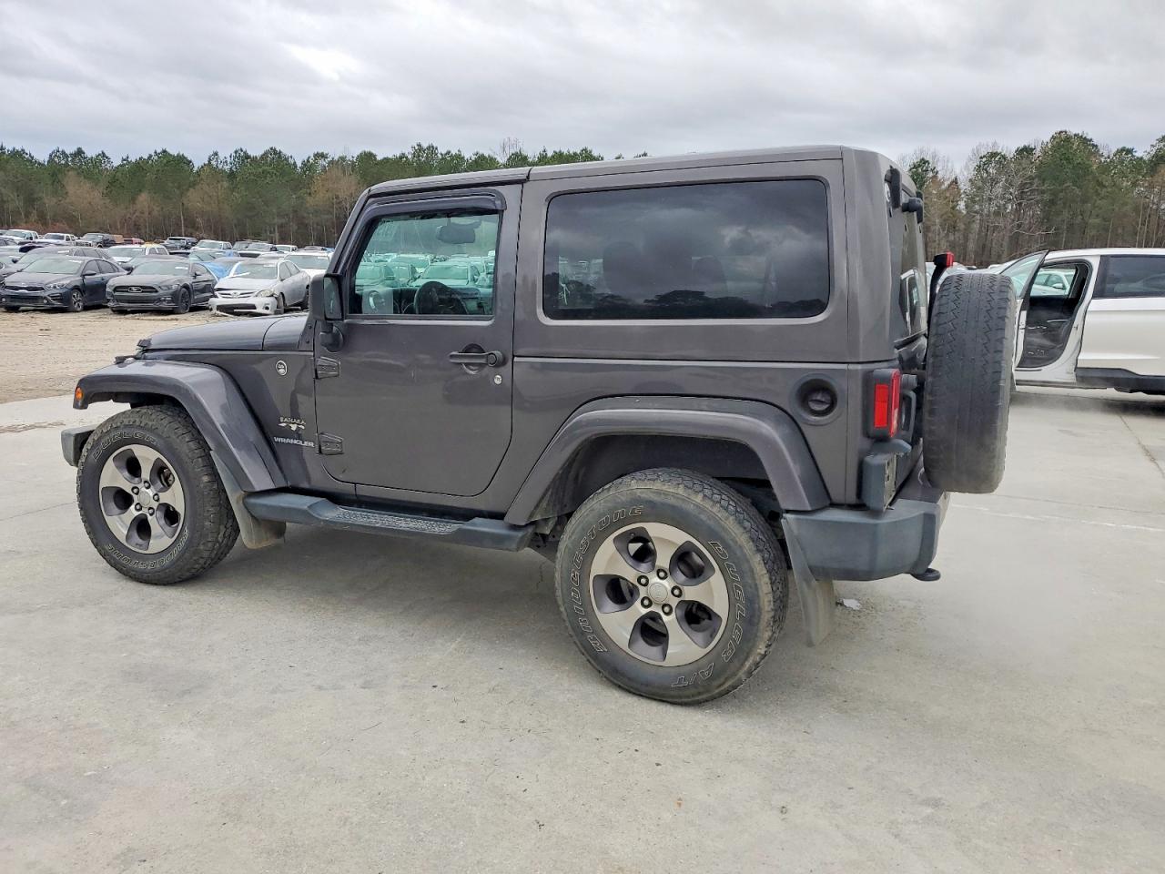 2016 JEEP WRANGLER SAHARA photo 4