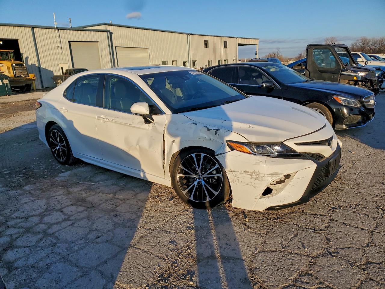 2018 TOYOTA CAMRY L photo 10