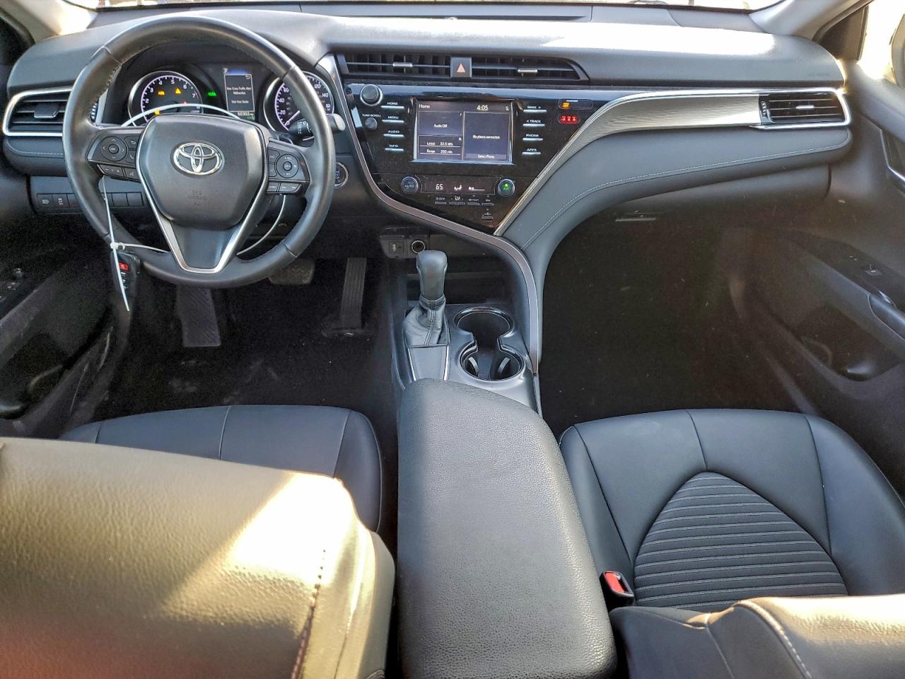 2018 TOYOTA CAMRY L photo 22
