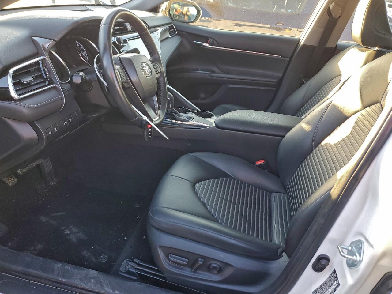 2018 TOYOTA CAMRY L photo 19