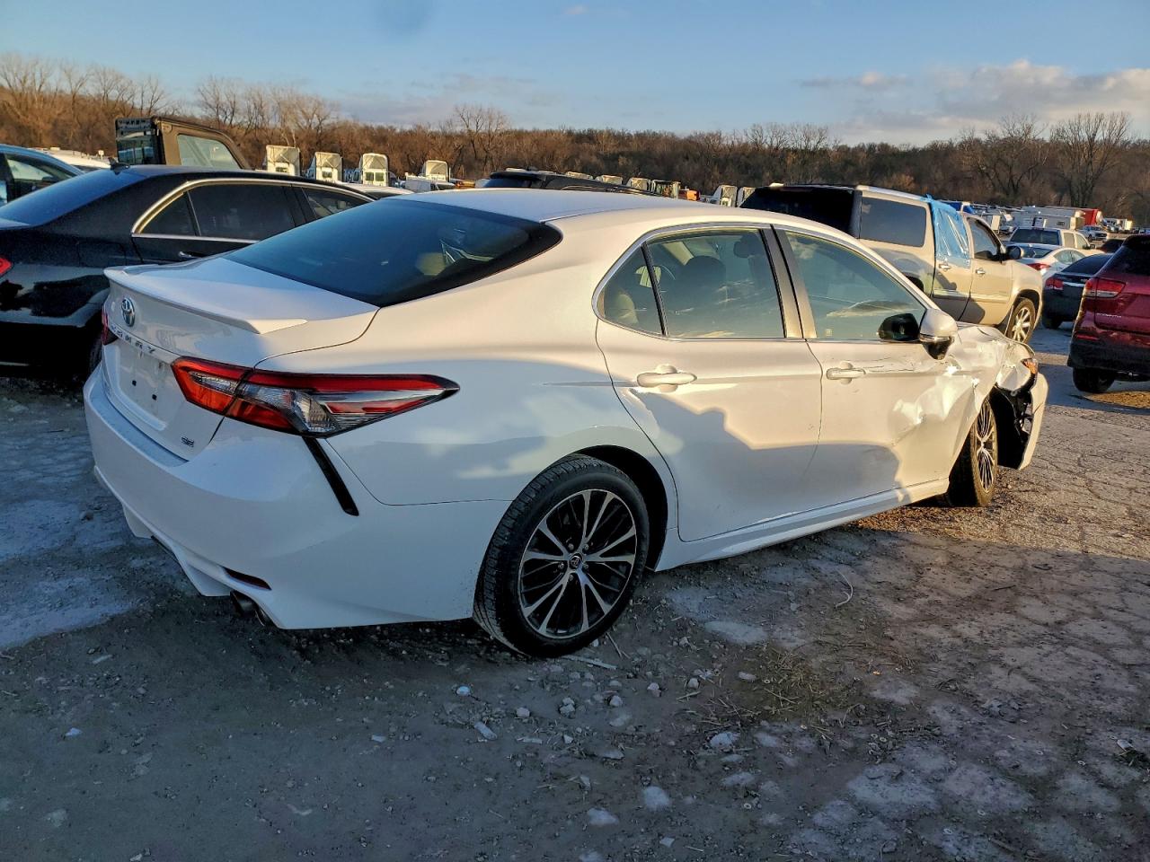 2018 TOYOTA CAMRY L photo 7