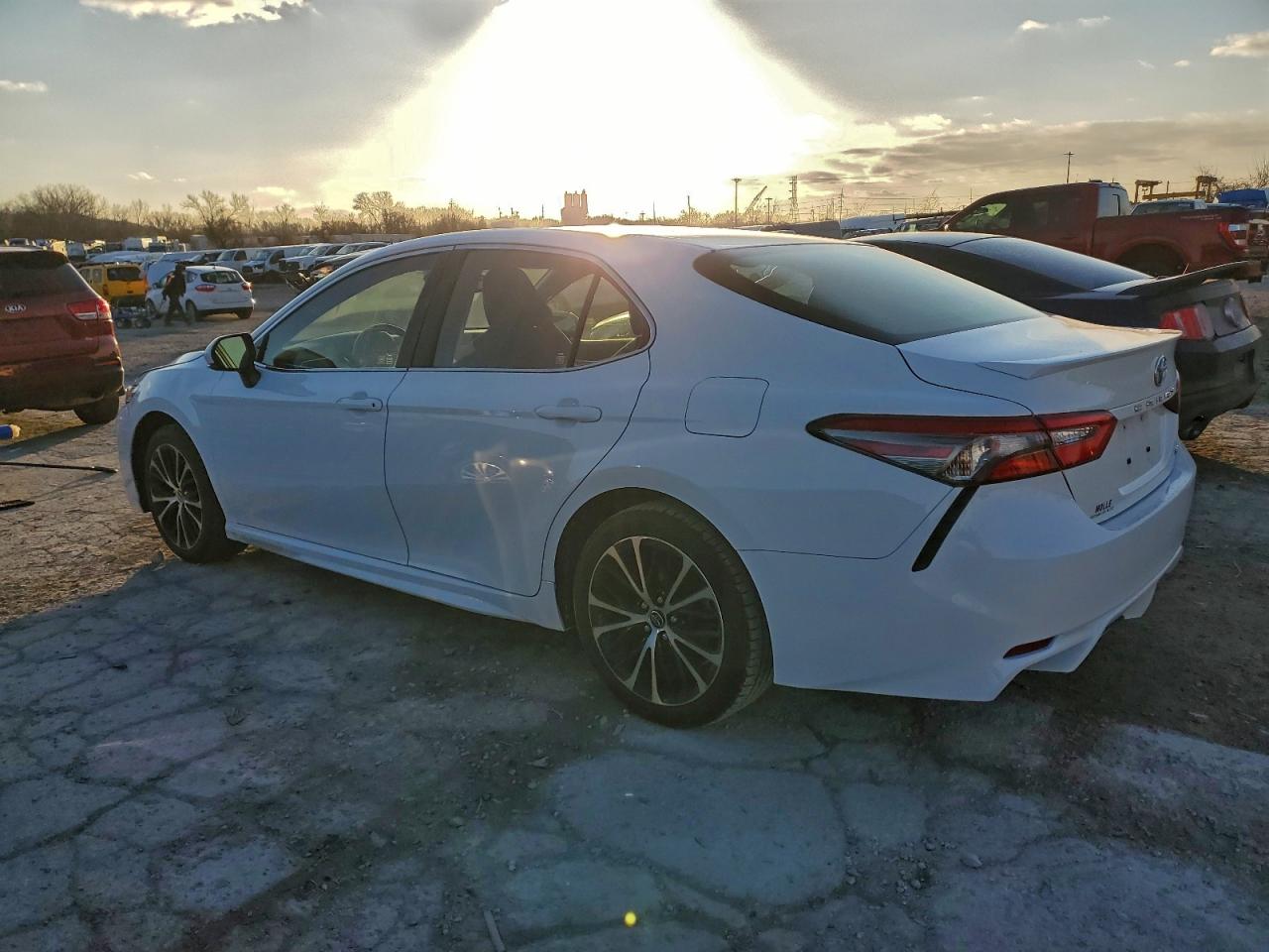 2018 TOYOTA CAMRY L photo 4