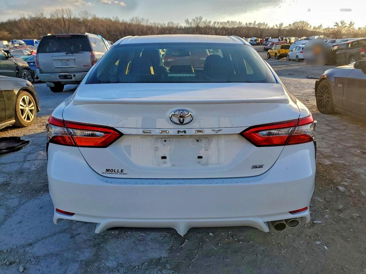 2018 TOYOTA CAMRY L photo 16