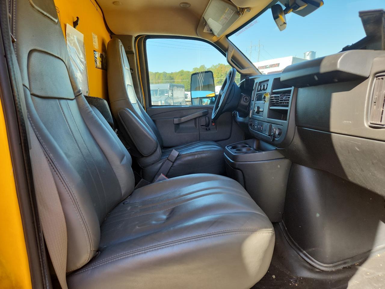 2022 GMC SAVANA CUTAWAY G3500 photo 11