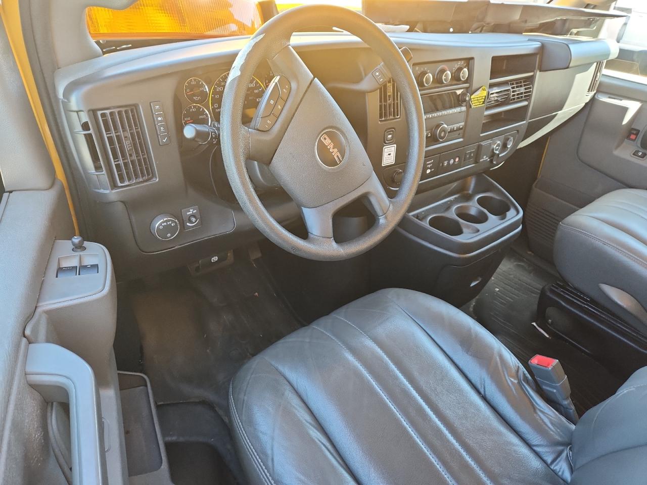 2022 GMC SAVANA CUTAWAY G3500 photo 8