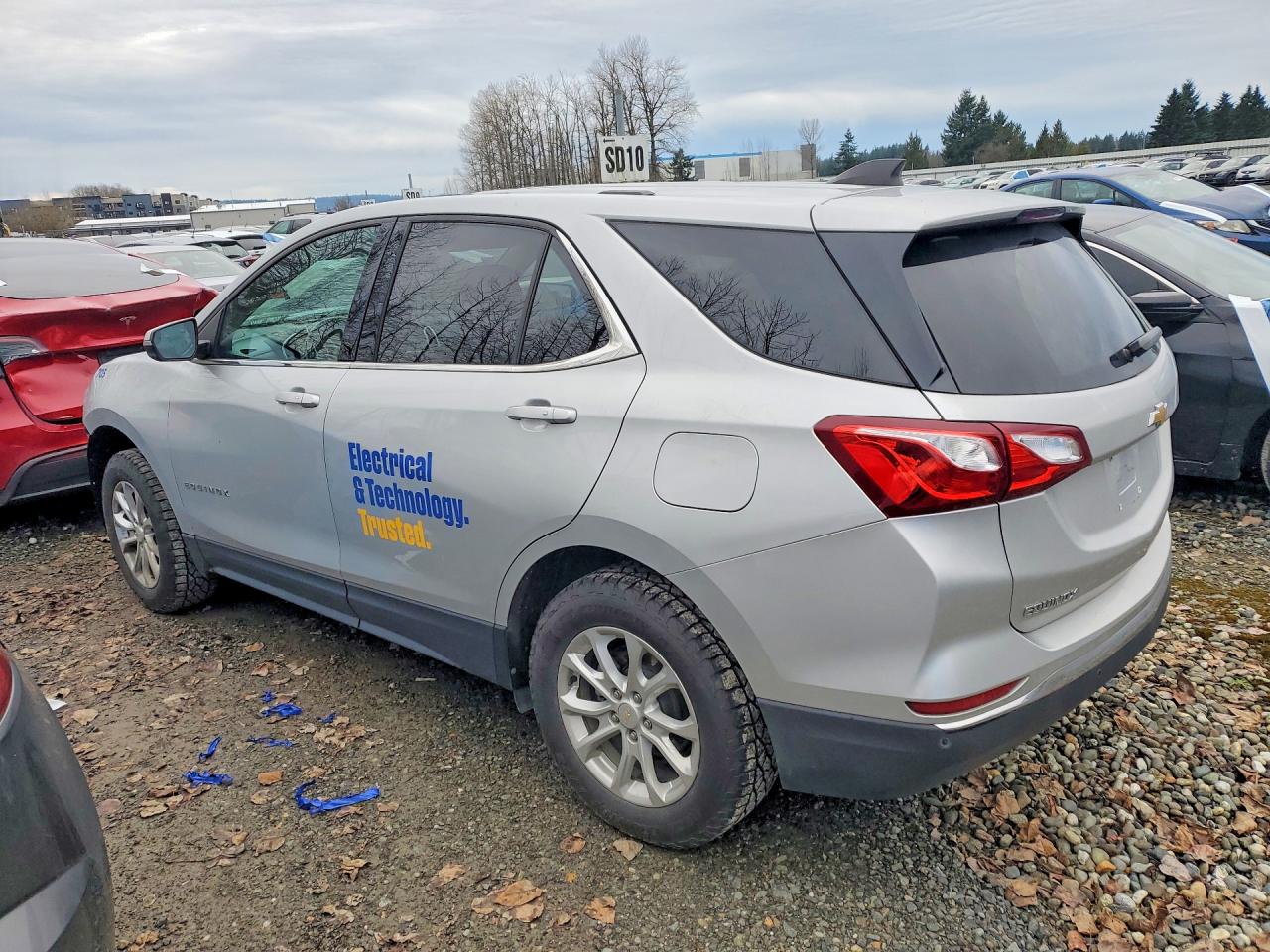 2018 CHEVROLET EQUINOX LT photo 2