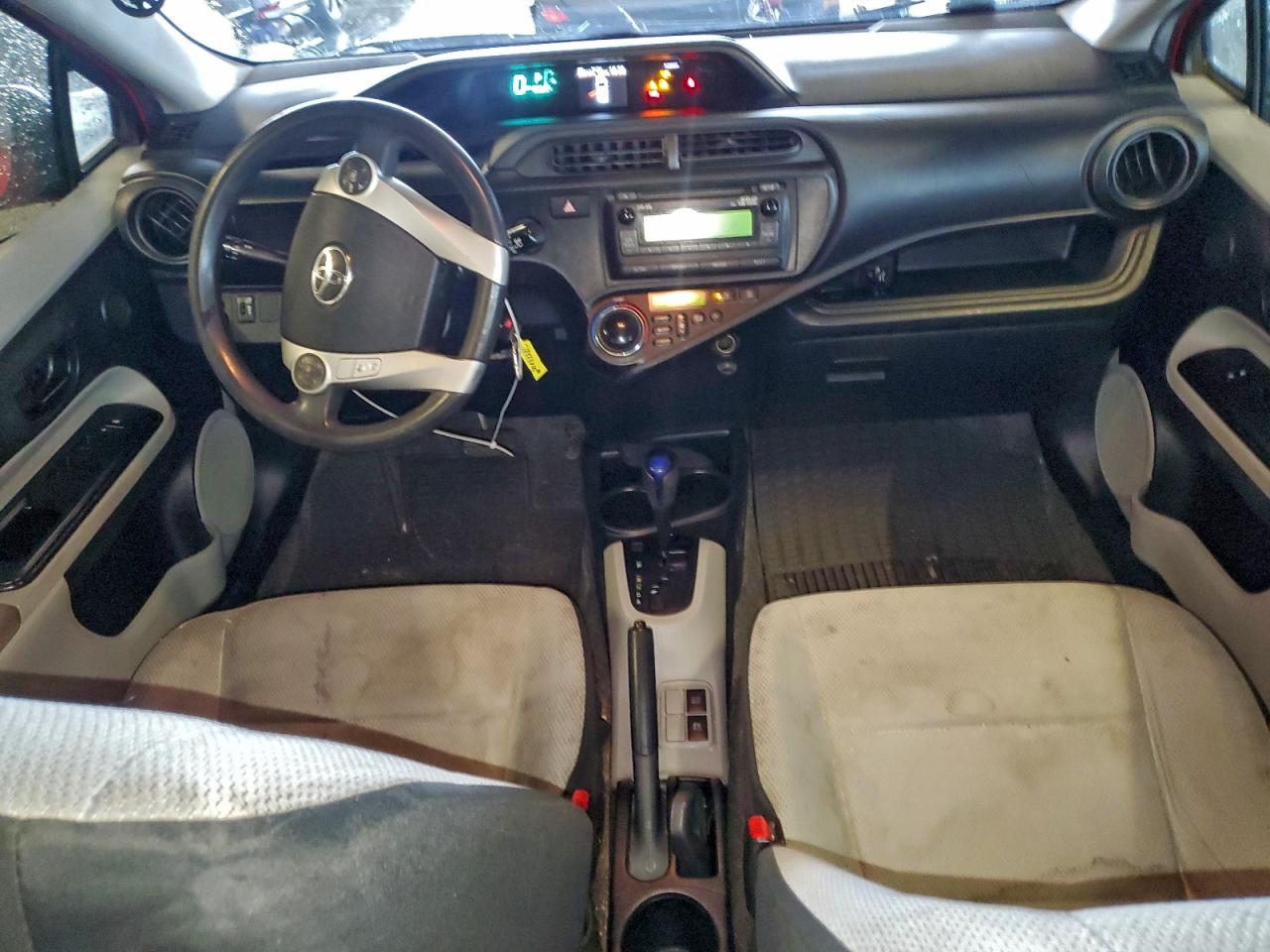 2012 TOYOTA PRIUS C photo 8