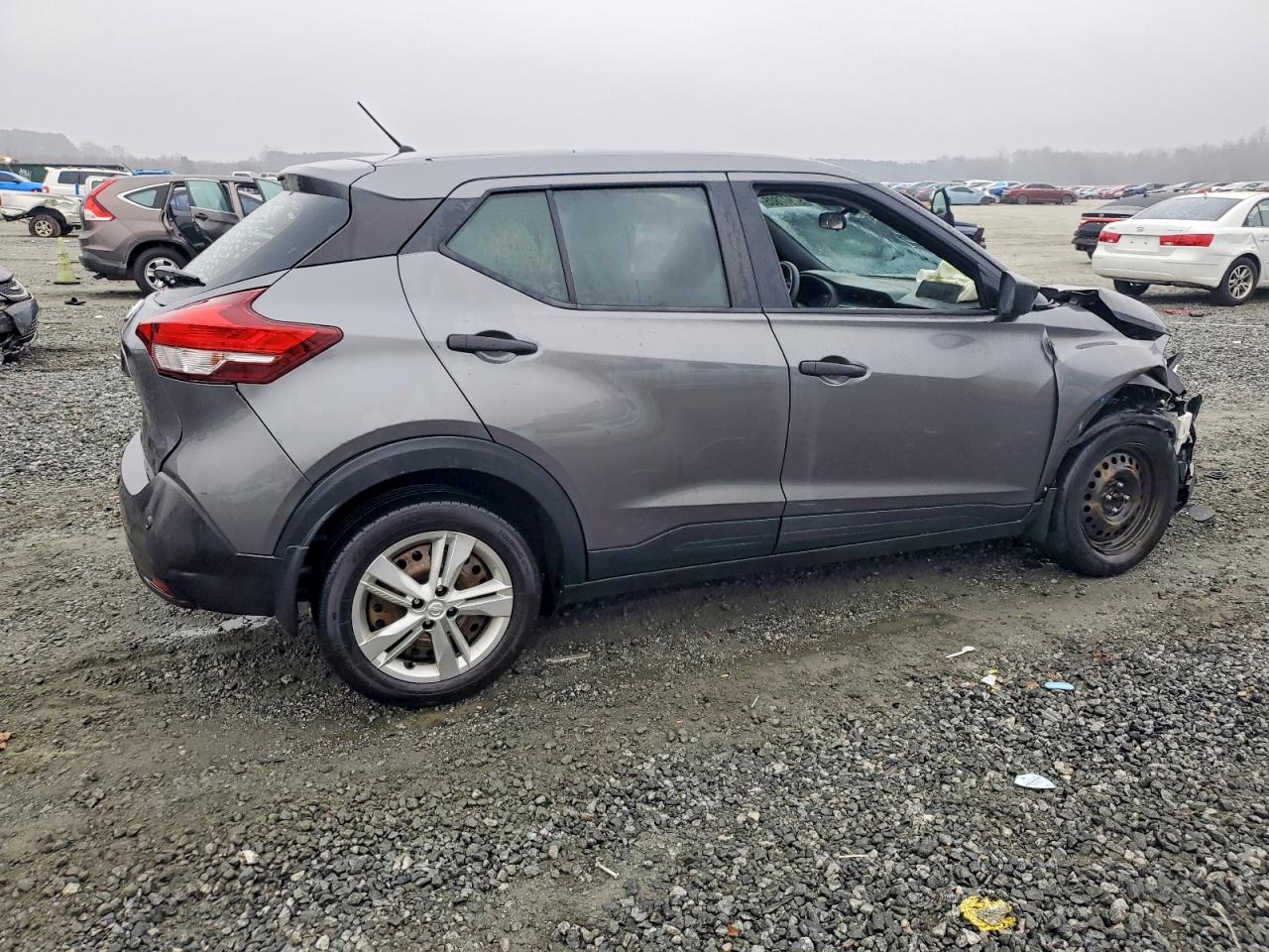 2020 NISSAN KICKS S photo 3