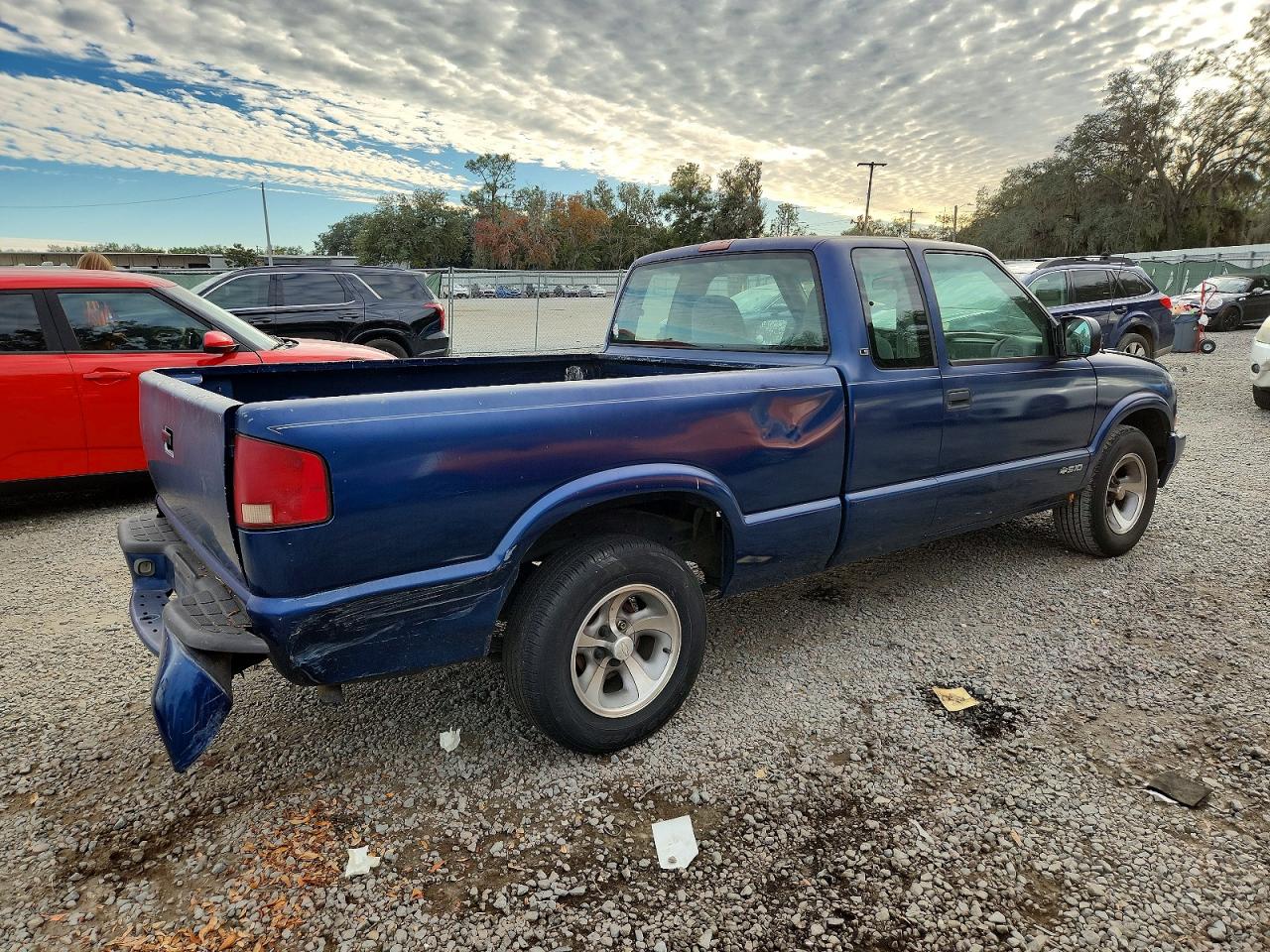 2000 CHEVROLET S TRUCK S10 photo 3
