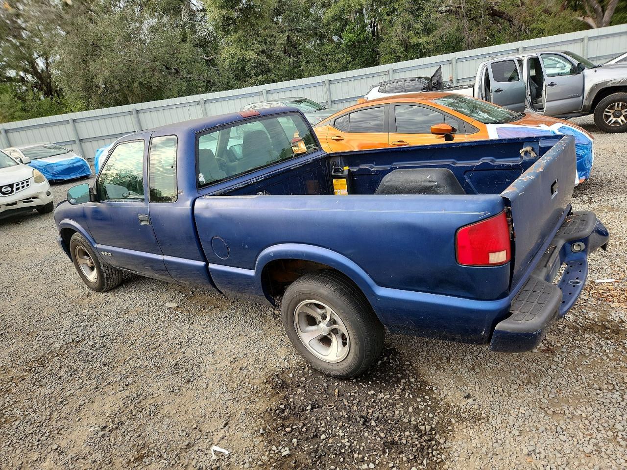 2000 CHEVROLET S TRUCK S10 photo 2
