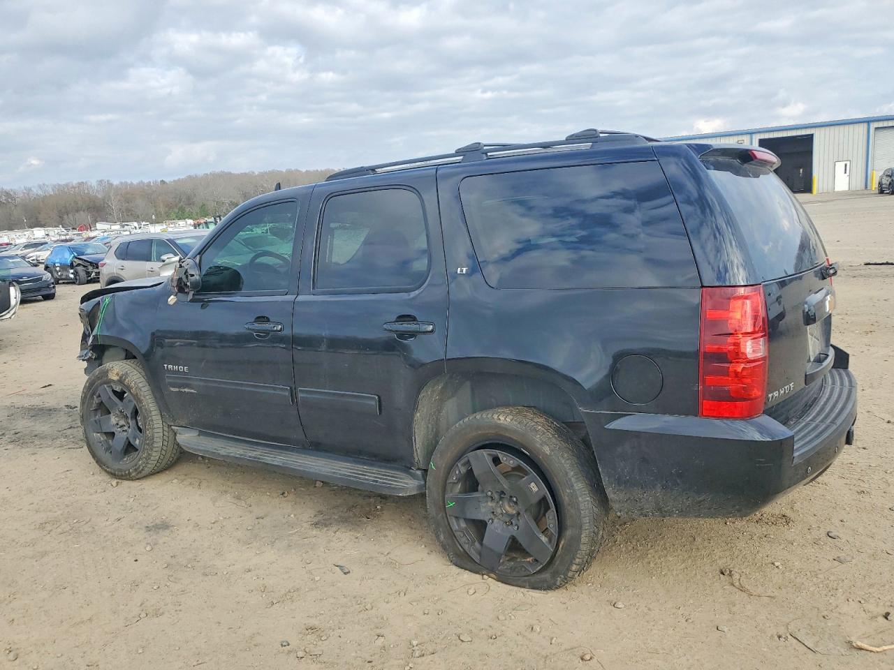 2013 CHEVROLET TAHOE K1500 LT photo 2