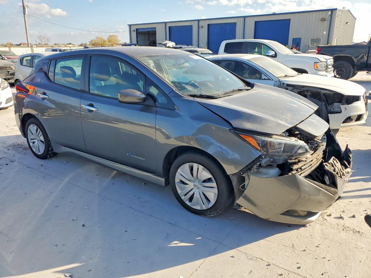 2019 NISSAN LEAF S photo 4
