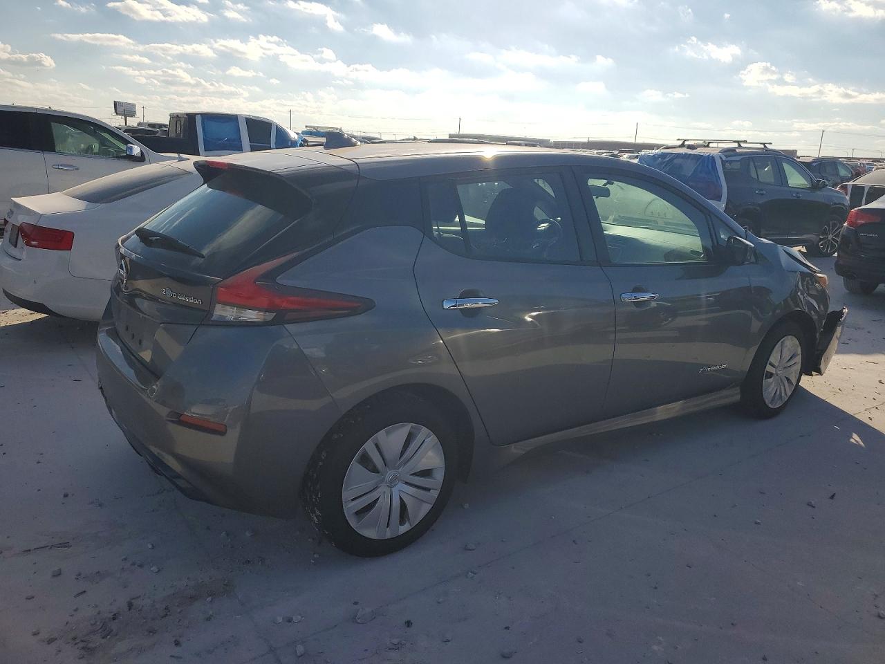 2019 NISSAN LEAF S photo 3