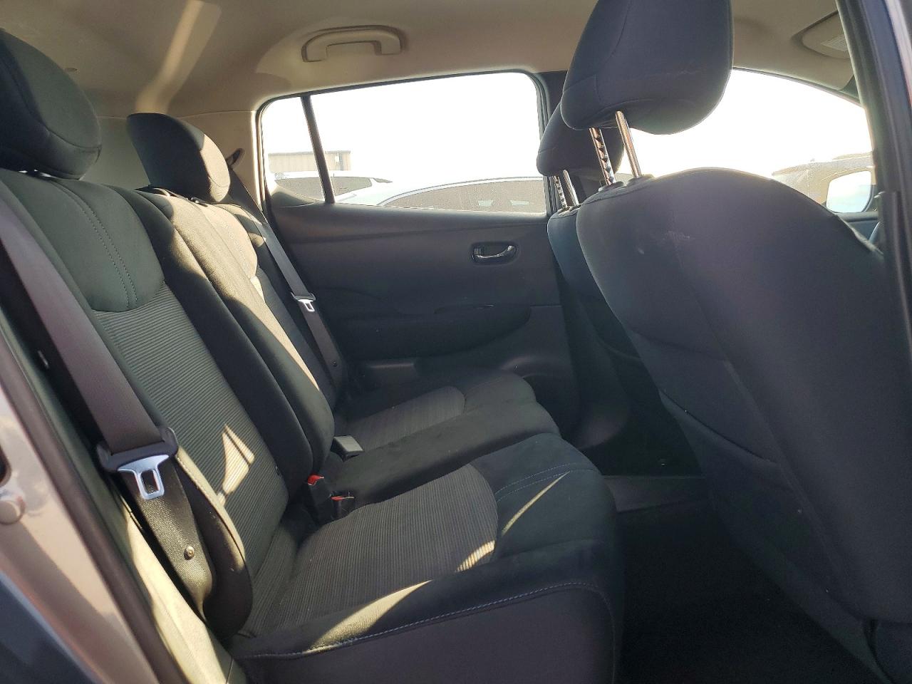2019 NISSAN LEAF S photo 10