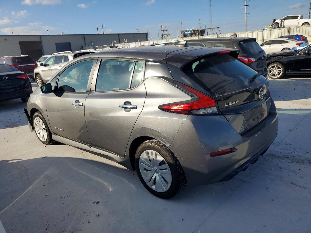 2019 NISSAN LEAF S photo 2