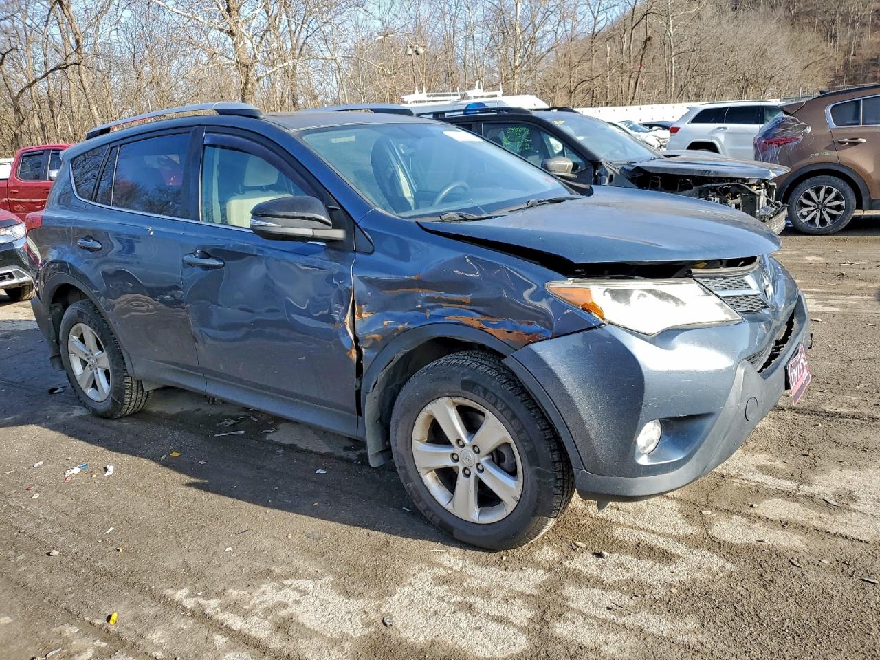 2014 TOYOTA RAV4 XLE photo 4
