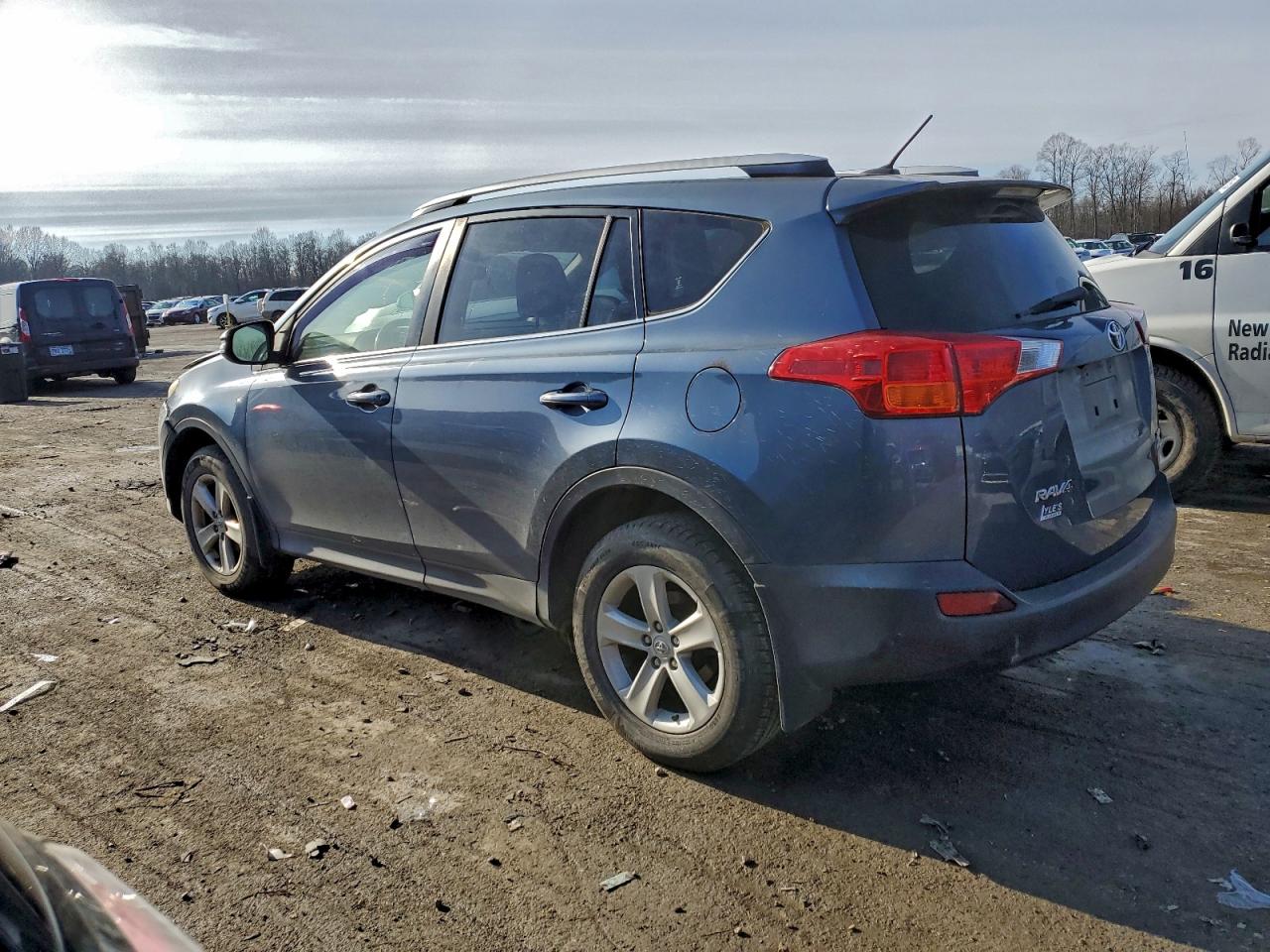 2014 TOYOTA RAV4 XLE photo 2