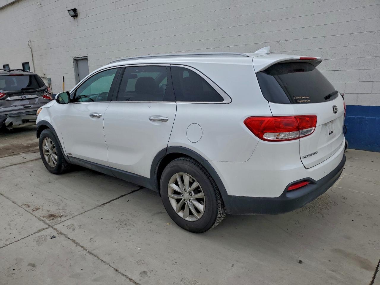 2016 KIA SORENTO LX photo 2